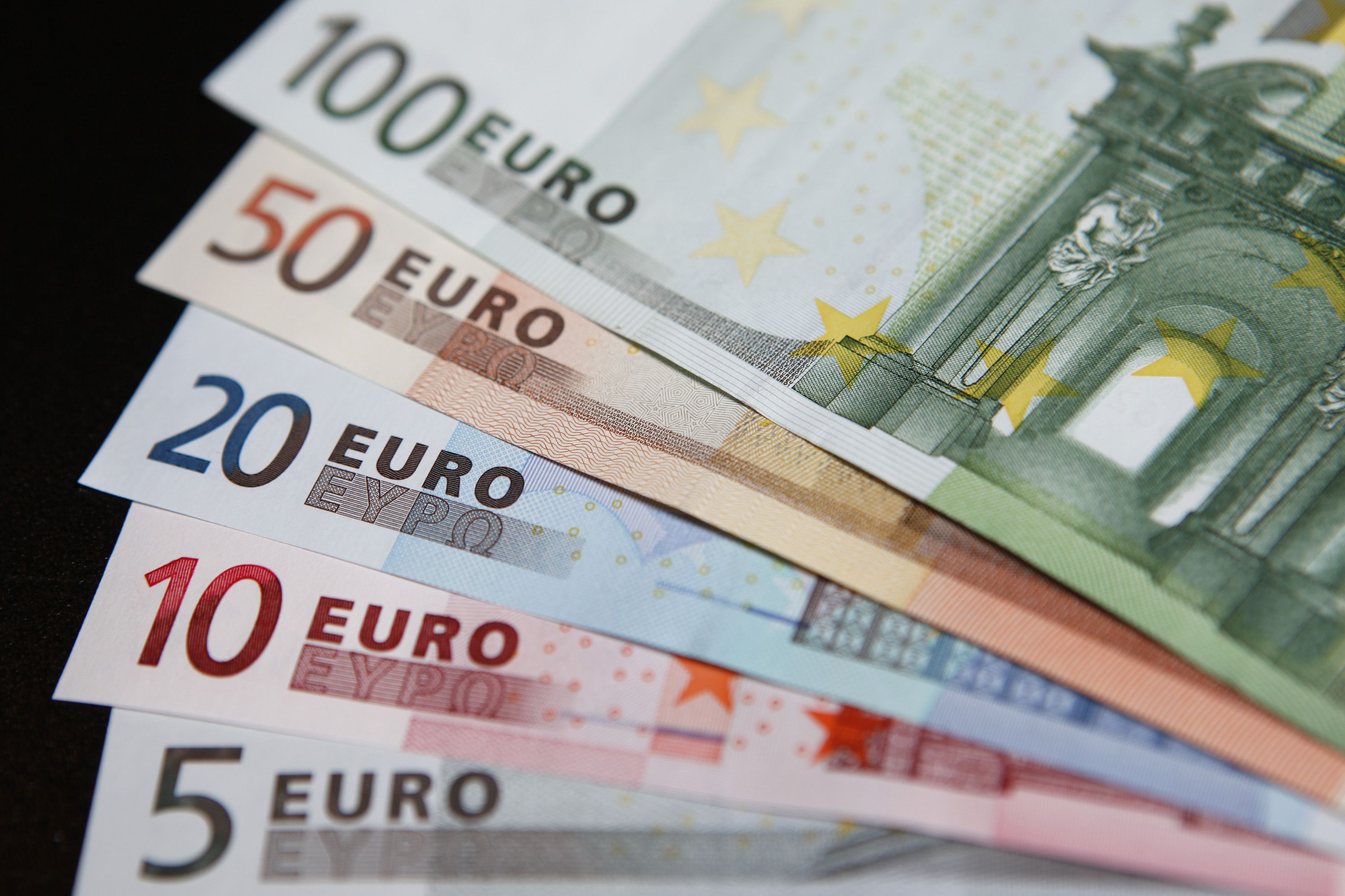 Иностранная валюта евро. Евро. Деньги евро. Евро валюта. Евро фото.
