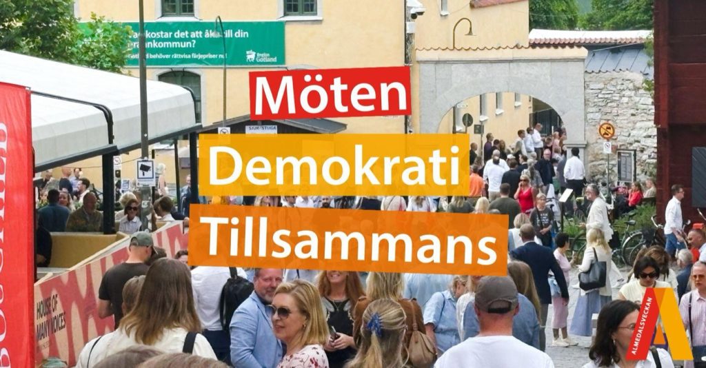 Folkmassa av deltagare under Almedalsveckan 2026 i Visby på Gotland